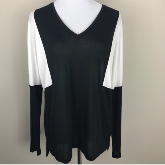 Vince Tops - Vince Women’s Colorblock Long Sleeve V neck Tee Black White